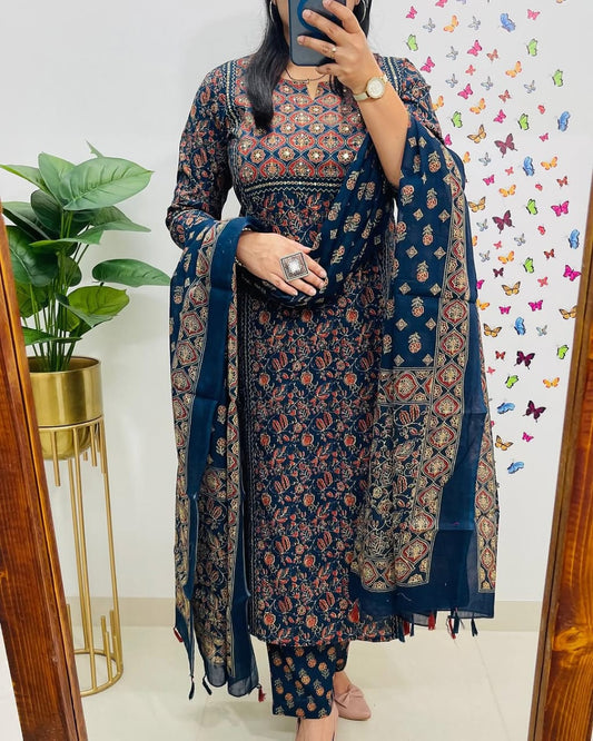 Multicolor Kurta Pant With Dupatta Set Women